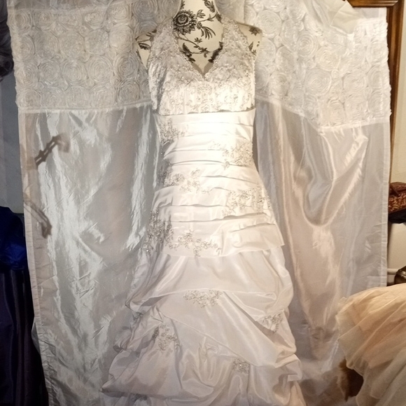 David's Bridal White Lace Gown